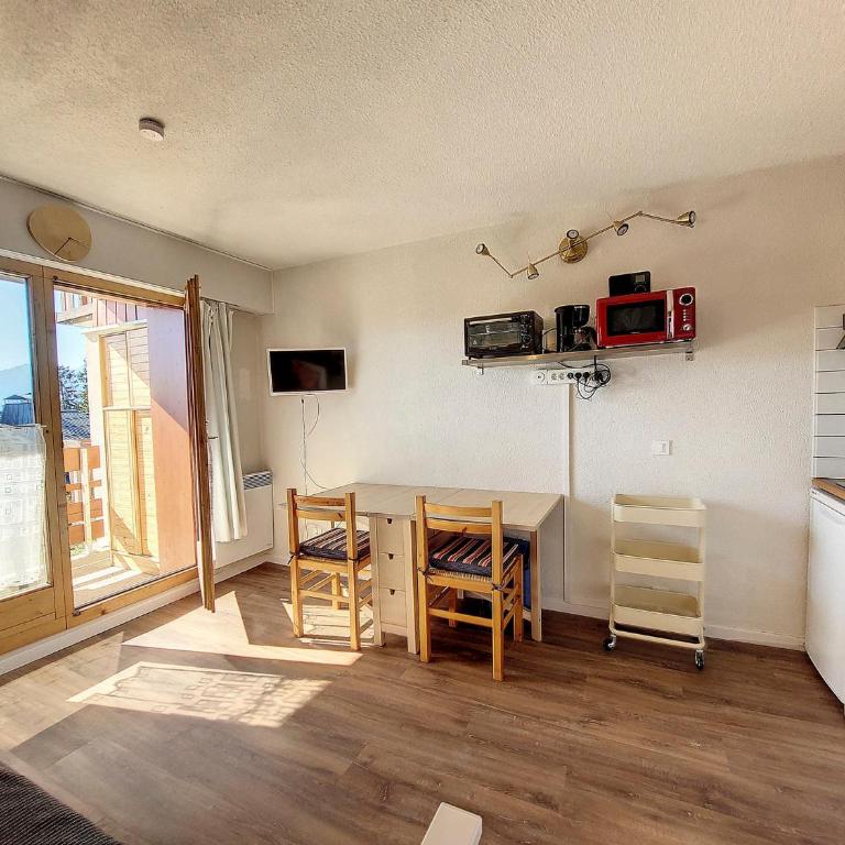 Studio rénové 4 pers, balcon sud, proche pistes - Studio - 3