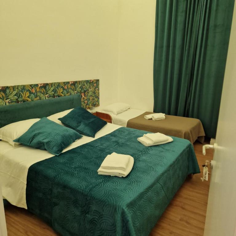 Roma story - Camera Tripla con Bagno Privato Esterno - 6