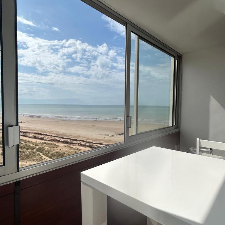 Studio charmant face mer accès plage, balcon, parking - FR-1-652-14 - Apartment - 2