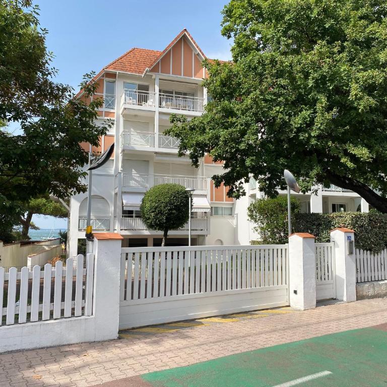 Appartement T2 en Front de Mer à Arcachon, Accès Direct Plage, Parking, Animaux Admis - FR-1-374-201 - Apartment - 3