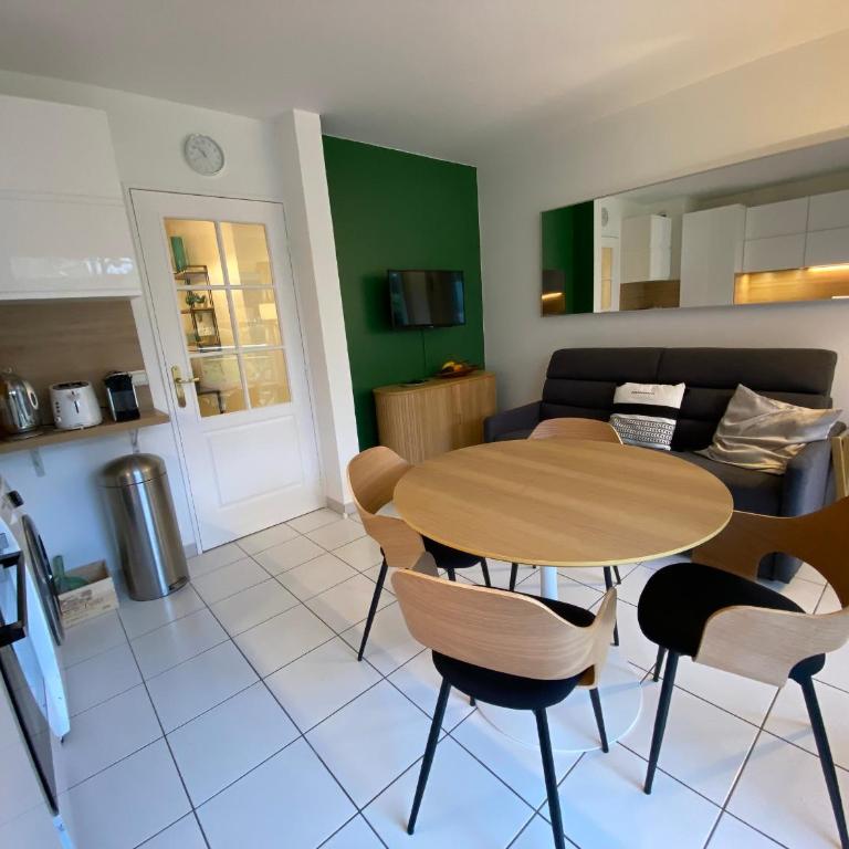 Appartement T2 en Front de Mer à Arcachon, Accès Direct Plage, Parking, Animaux Admis - FR-1-374-201 - Apartment - 4