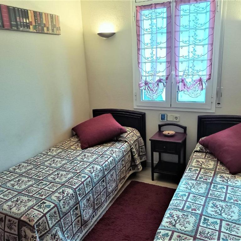 Apartamento Confortable en Roses, Playa a 20m, Terraza Amplia - ES-258-29 - Apartamento - 2