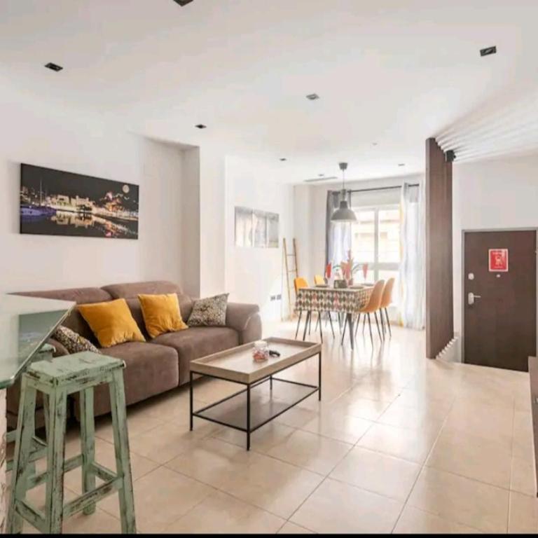 CastelPlace beach con plaza de Garage incluida, free parking and AC - Two-Bedroom Apartment - 24