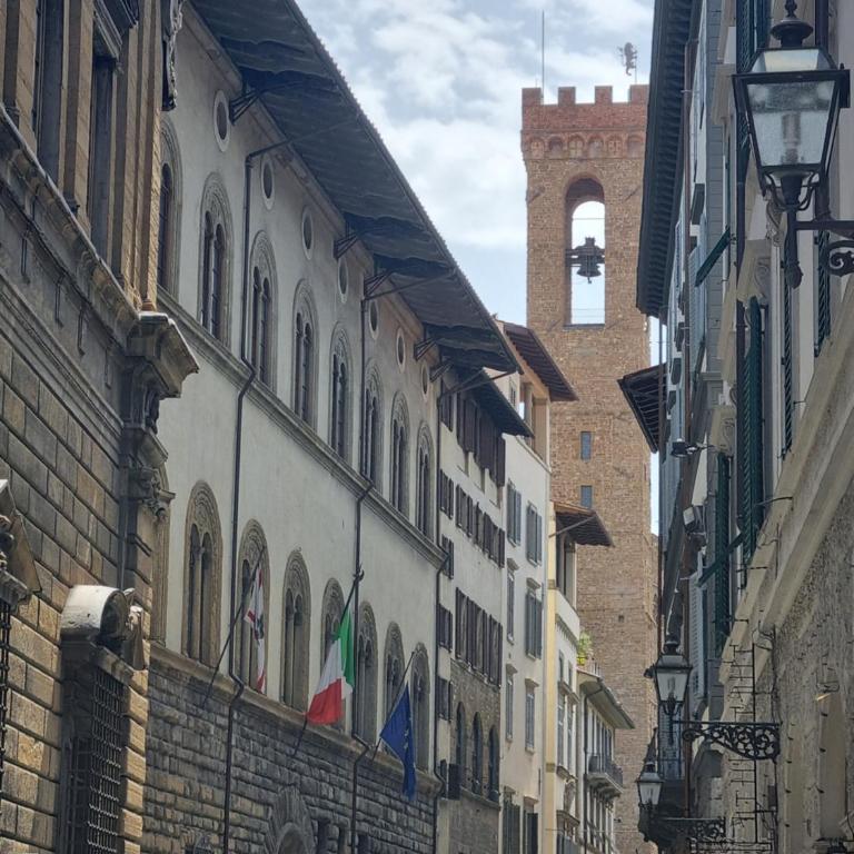 LA SEDE DELL'ARTE Monolocale Studio e Camere in Torre Medievale vicino a Duomo e Piazza Signoria - Camera Matrimoniale con Bagno in Comune - 22