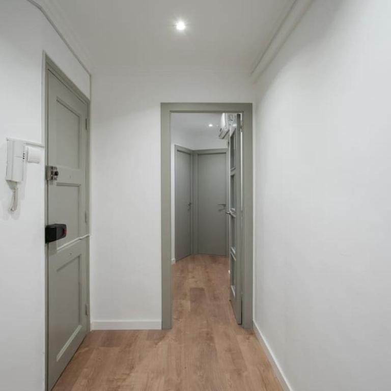 Canela Homes BARCELONA PADILLA - Three-Bedroom Apartment - 14