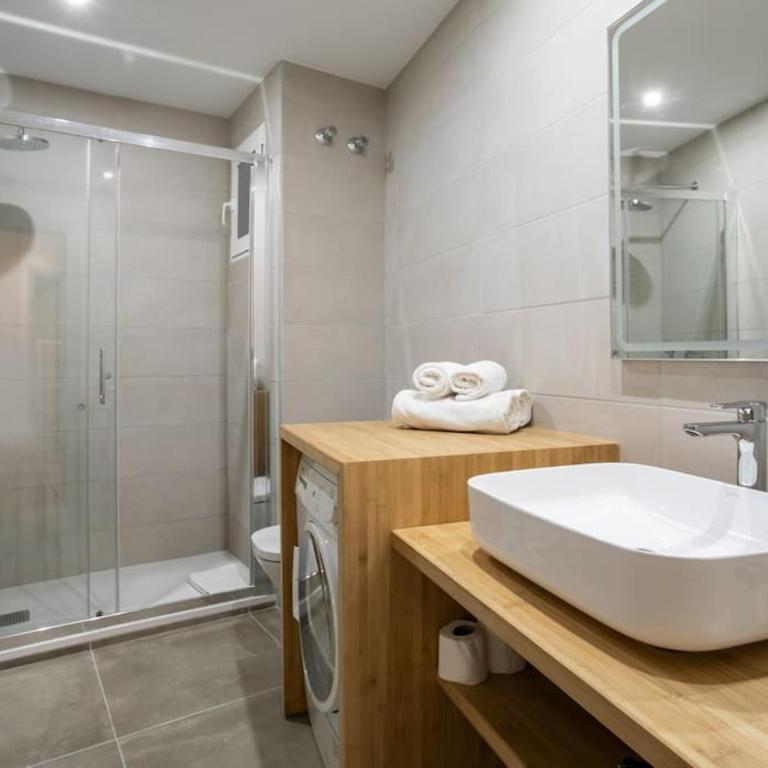 Canela Homes BARCELONA PADILLA - Three-Bedroom Apartment - 22