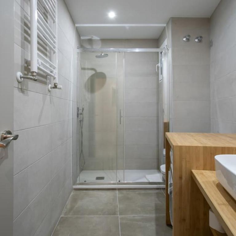 Canela Homes BARCELONA PADILLA - Three-Bedroom Apartment - 26