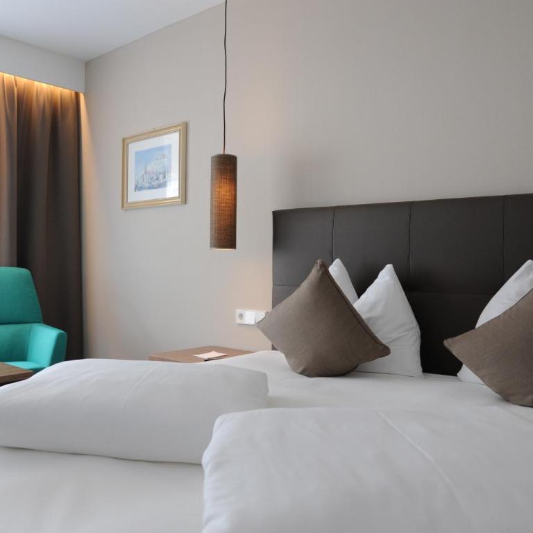 Hotel Vier Jahreszeiten - Comfort Double Room with Balcony - 4