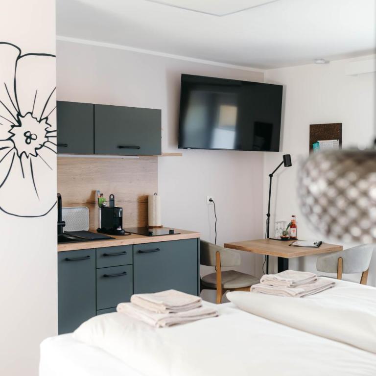 Pension Blumenwiese - Mitten im Thermenland - Studio mit Gartenblick - 14
