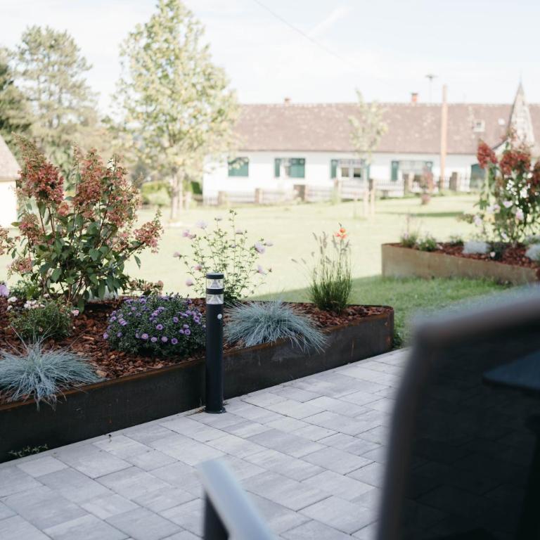 Pension Blumenwiese - Mitten im Thermenland - Studio mit Gartenblick - 16