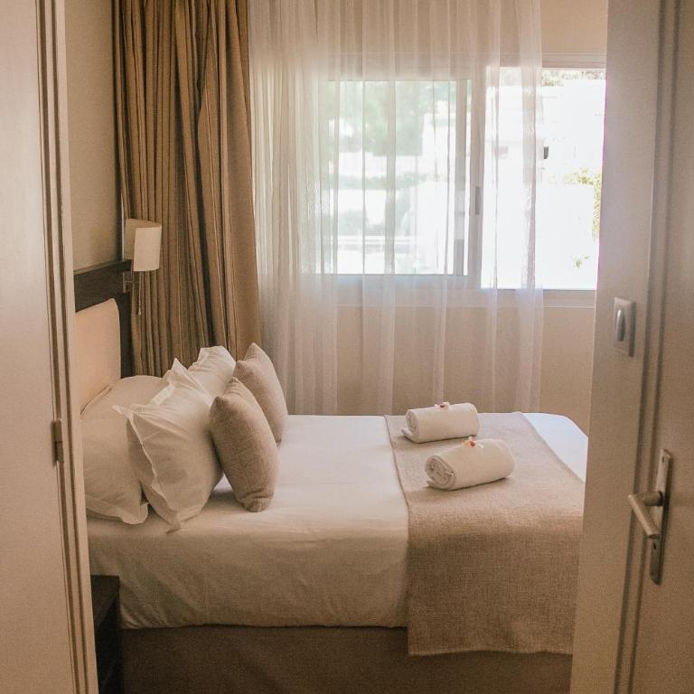 Hôtel La Pinède - Petite Chambre Double Standard (13 m²) - Côté Montagne - 7
