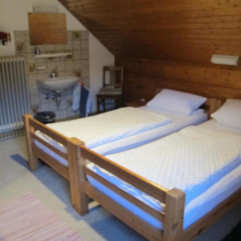 Gasthaus Adler - Doppelzimmer mit Gemeinschaftsbad - 5