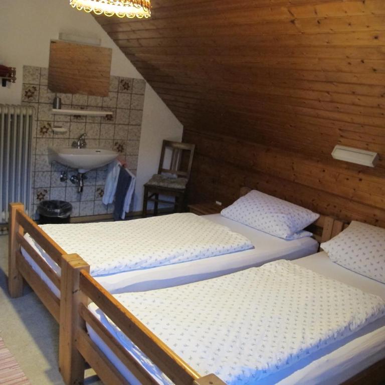 Gasthaus Adler - Doppelzimmer mit Gemeinschaftsbad - 3