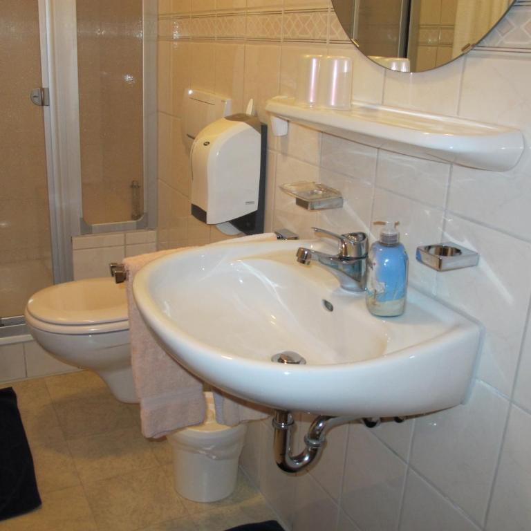 Gasthaus Adler - Dreibettzimmer mit Bad - 2