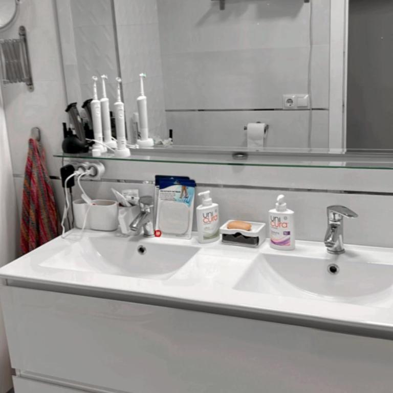 Precioso dormitorio en el centro de Torremolinos - Habitación Doble - 5