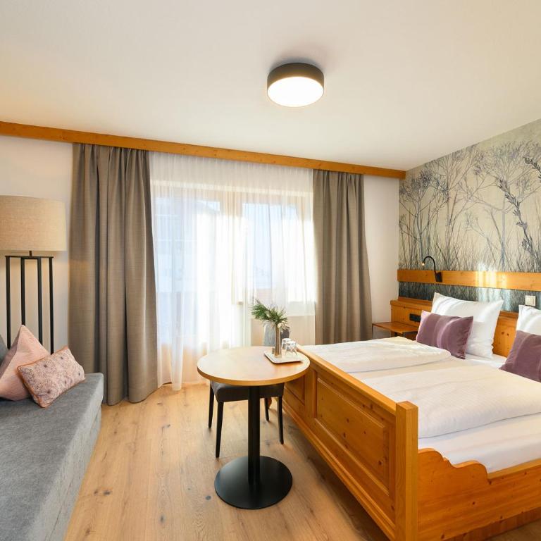 Hotel Vierjahreszeiten - Doppel-/Zweibettzimmer mit Balkon - 1