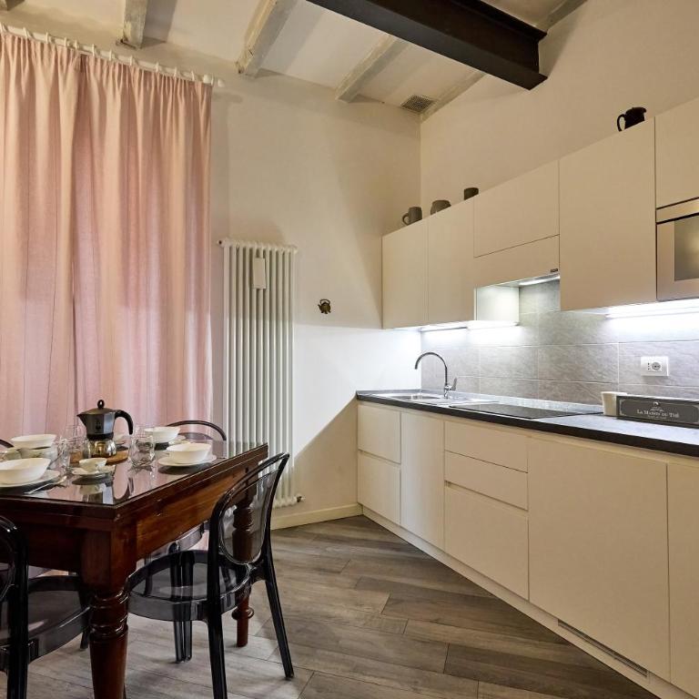 LA TORRE LUNGA -Smart Working- 150 m dalle-from Due Torri-Two Towers - One-Bedroom Apartment - 24