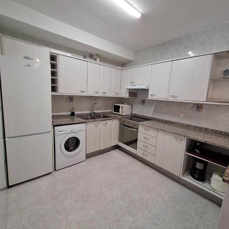Centrico piso a 5 min de la playa, ac, wifi y parking incluido - Apartamento de 3 dormitorios - 14