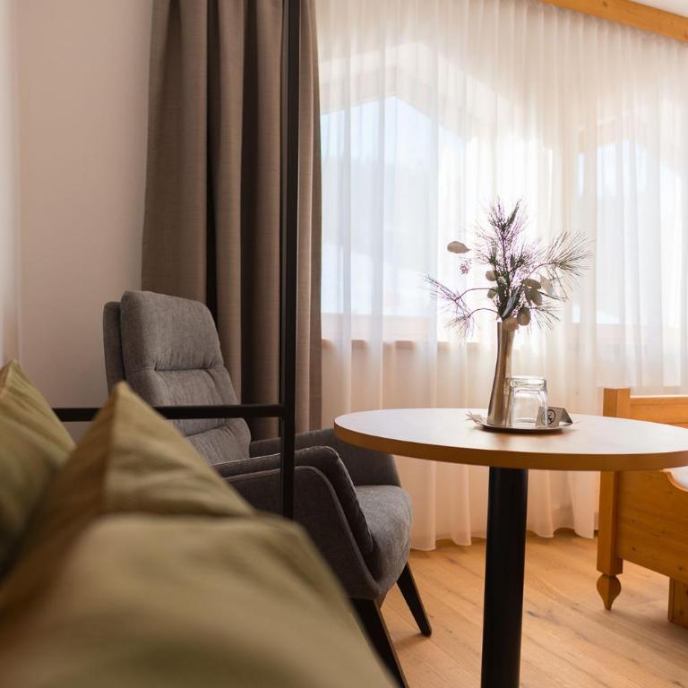 Hotel Vierjahreszeiten - Doppelzimmer mit Balkon - 9