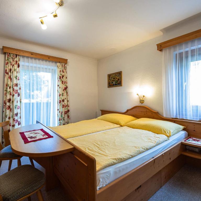 Gästehaus Bleiweis-Zehentner - Doppelzimmer mit Balkon - 1