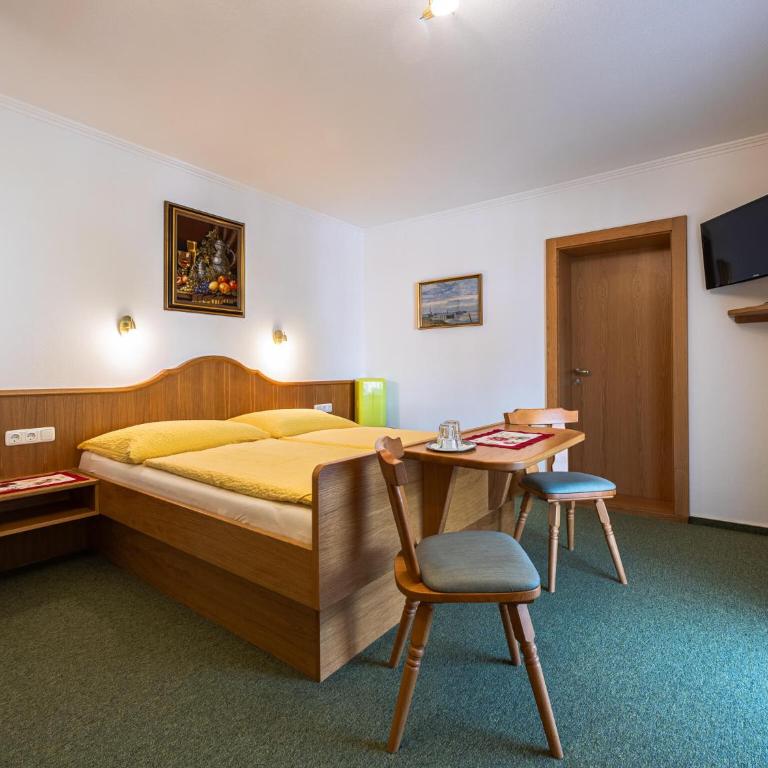 Gästehaus Bleiweis-Zehentner - Doppelzimmer mit Balkon - 1