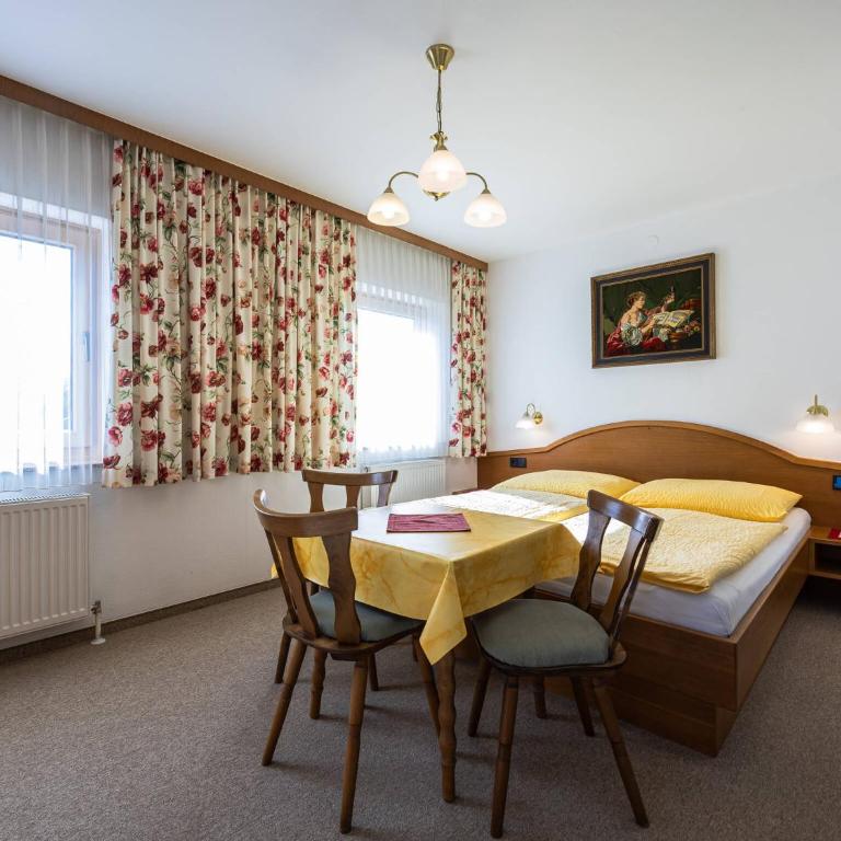 Gästehaus Bleiweis-Zehentner - Dreibettzimmer - 2