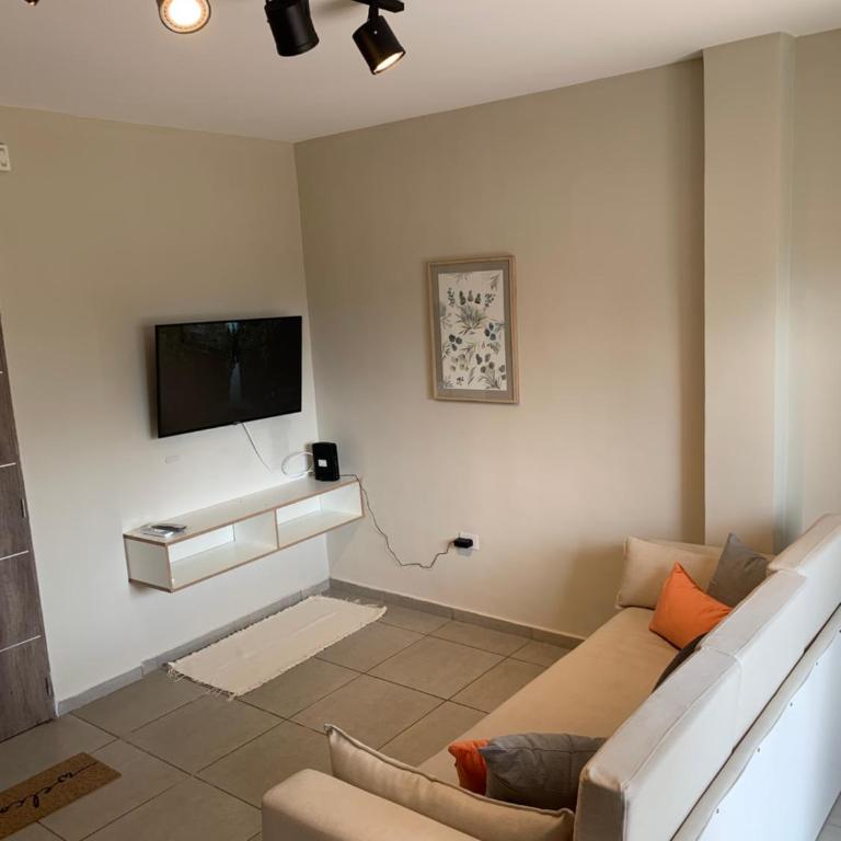 Amaru - Amplio departamento céntrico con cochera - Apartamento de 2 dormitorios - 2