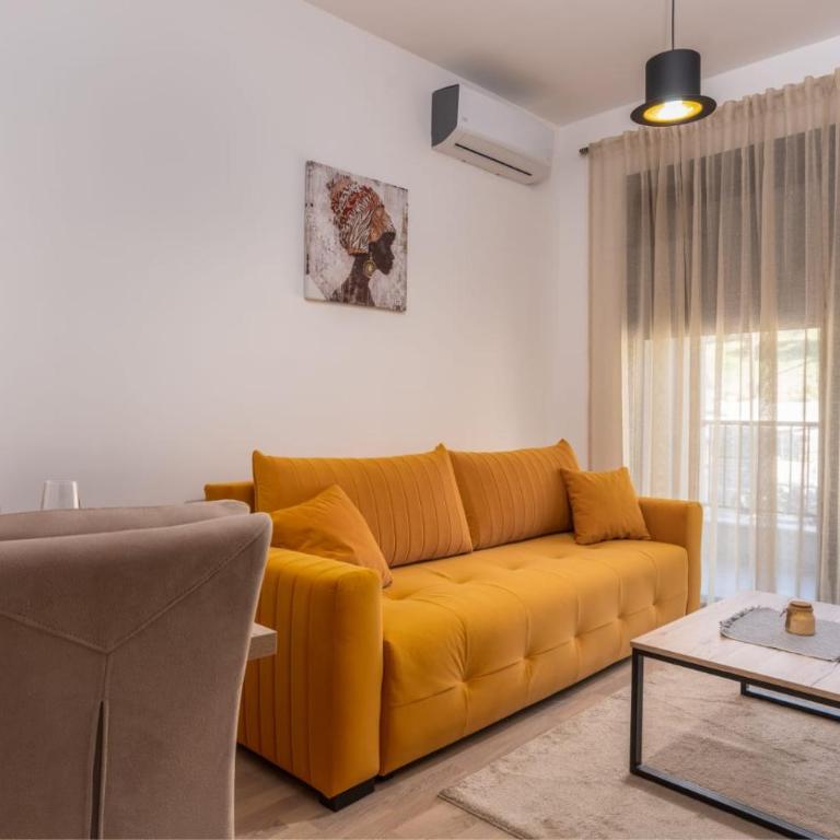 Yellow Studio Retreat Tivat - Studio Apartman - 1