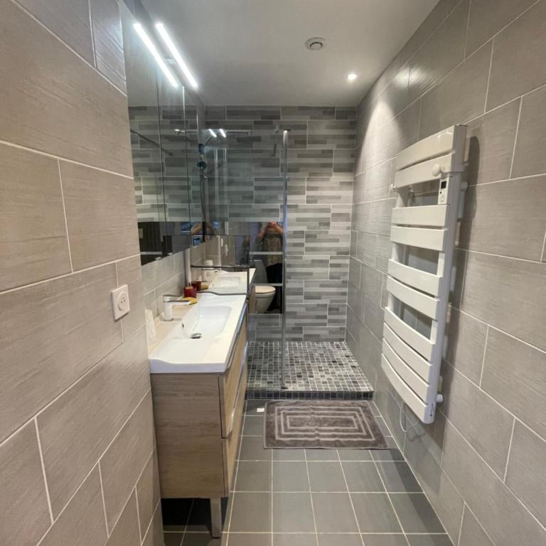 la Montagnette L ours T1 maison en travaux de 10h a 17h - Appartement 1 Chambre - 14