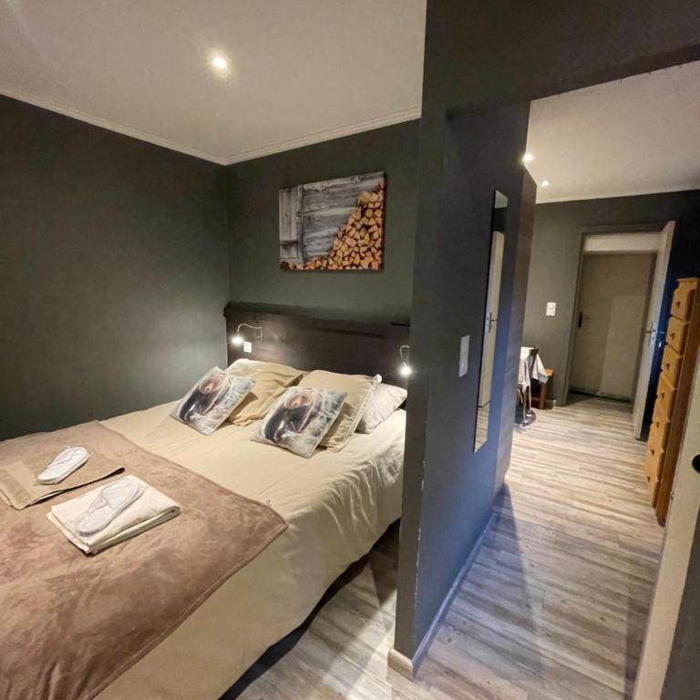 la Montagnette L ours T1 maison en travaux de 10h a 17h - Appartement 1 Chambre - 13