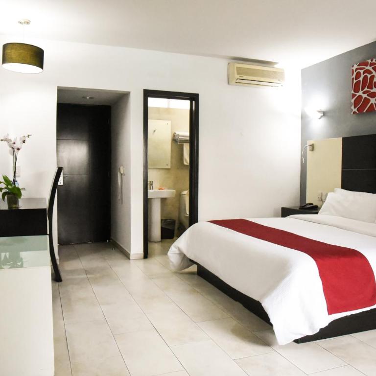 Hotel Expo Plaza Business and Family Guadalajara - Queen Room - 3