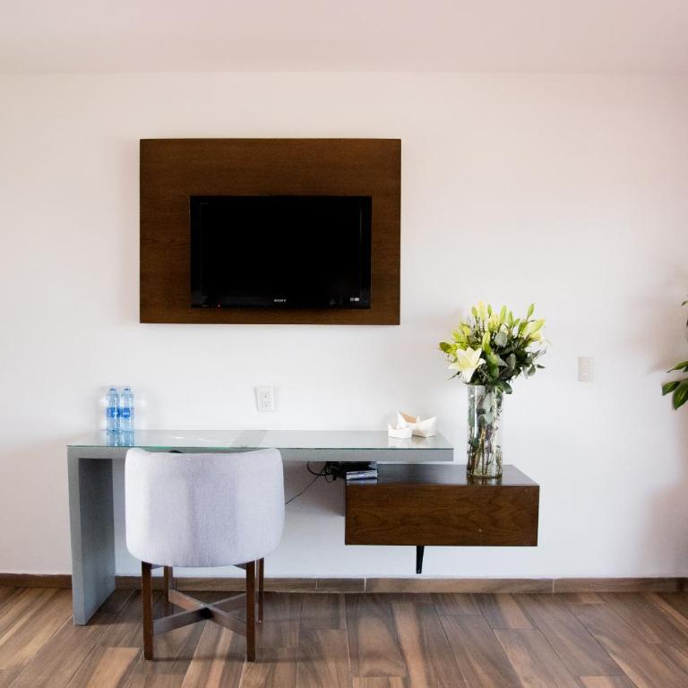Hotel Expo Plaza Business and Family Guadalajara - Double Room with Two Double Beds - 4