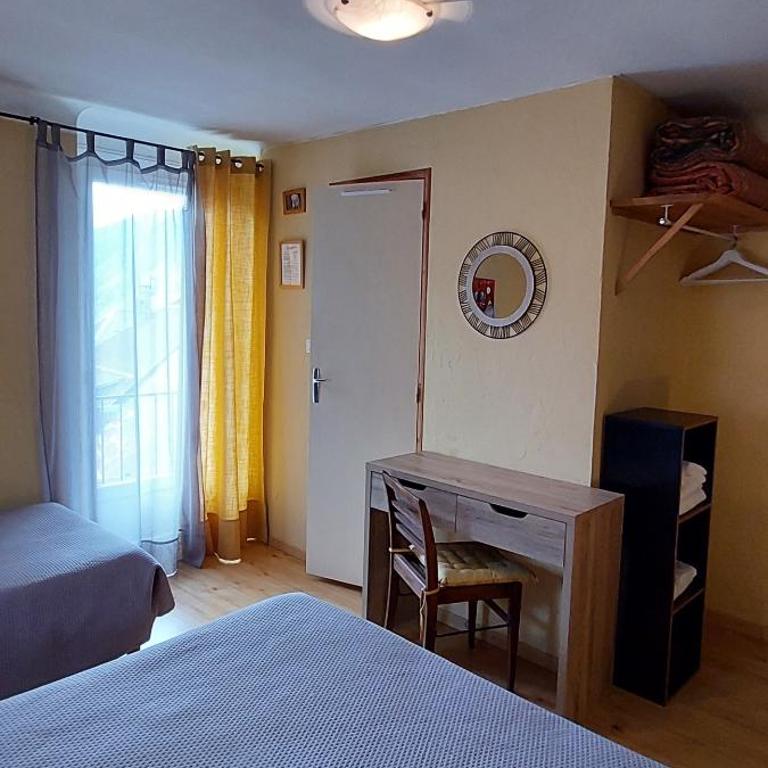 Hotel pascal - Chambre Triple avec Douche - 2