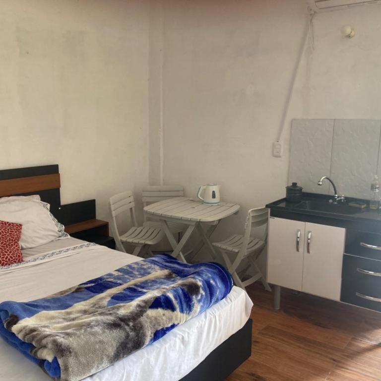 apto de dos ambientes con aire, estacionamiento wifo etc centrico! a dos cuadras de Plaza Batlle - Apartamento de 2 dormitorios - 1