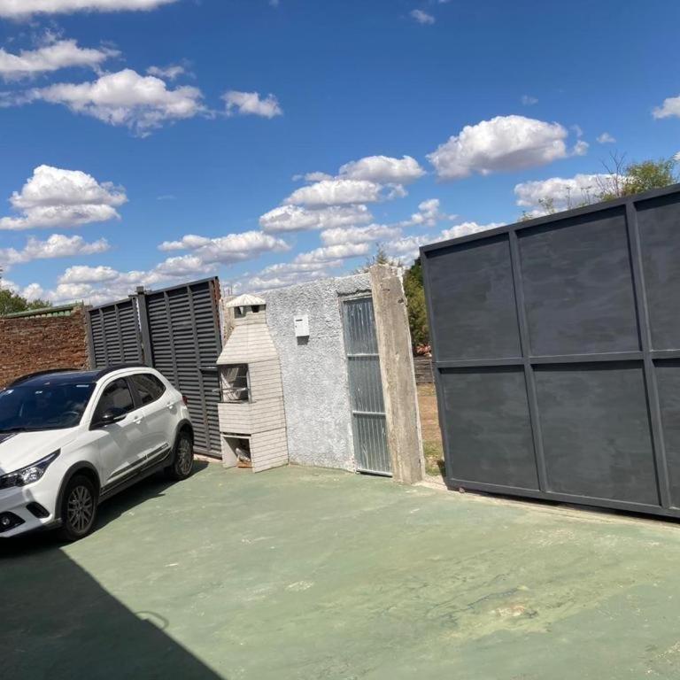 apto de dos ambientes con aire, estacionamiento wifo etc centrico! a dos cuadras de Plaza Batlle - Apartamento de 2 dormitorios - 2