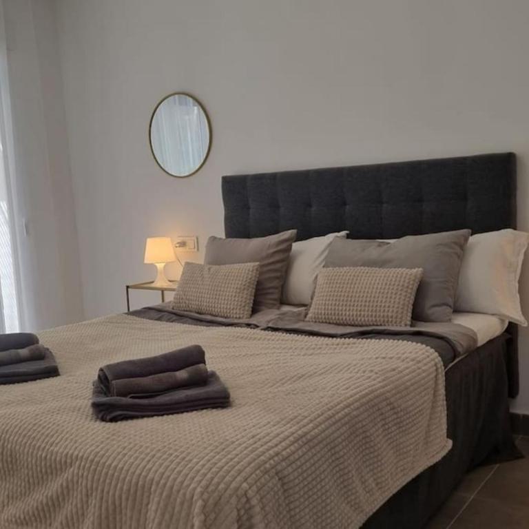 Magnificent view and pool - Three-Bedroom House - 8