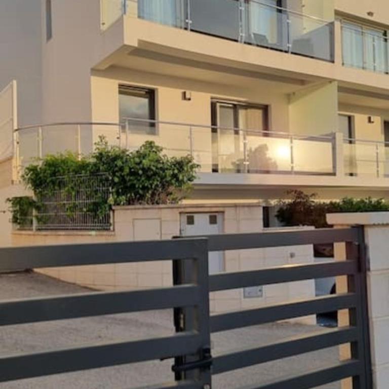 Magnificent view and pool - Three-Bedroom House - 15