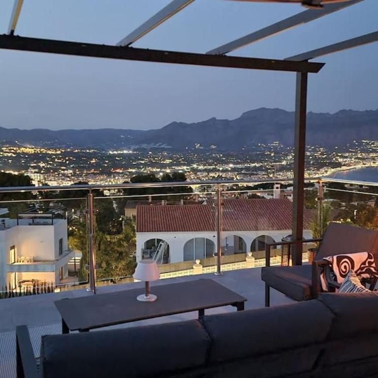 Magnificent view and pool - Three-Bedroom House - 24