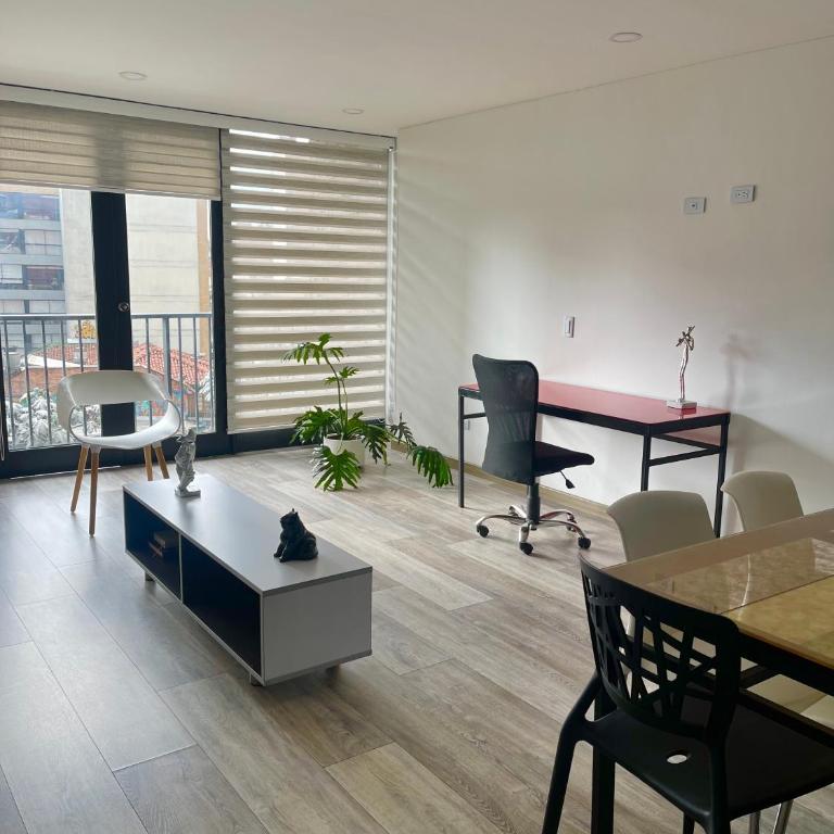AMPLIO ILUMINADO CÓMODO, 3 HABITACIONES INTERNET - Apartamento de 3 dormitorios - 1