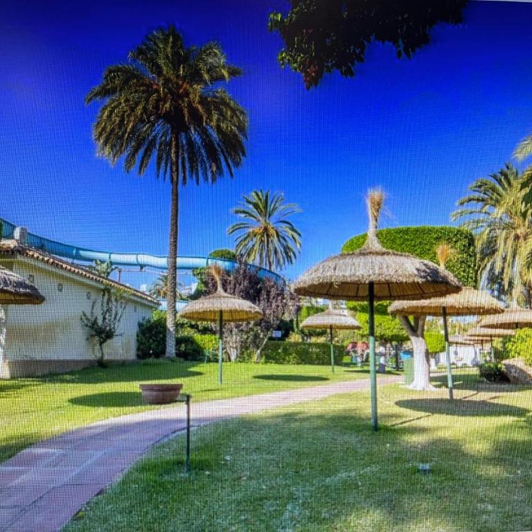 BenalBeach Holiday Appartement 2BDR Beach100m 5 Pools Gardens - Apartamento de 2 dormitorios - 93