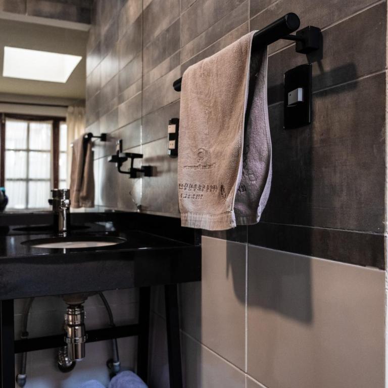 BB&B Hostel - Habitación Doble con baño - 2 camas - 1