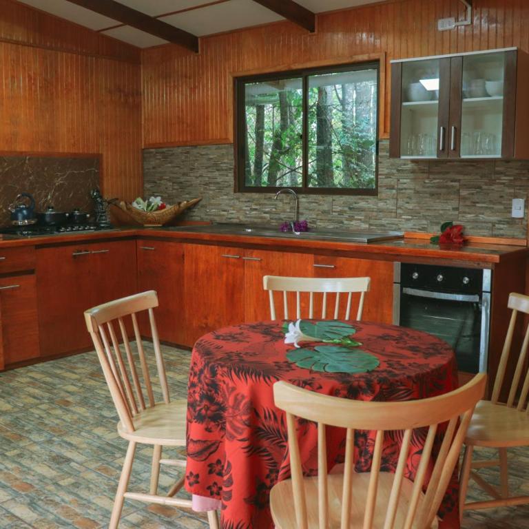 Hostal Makohe Rapa Nui - Habitación Doble con baño privado - 5