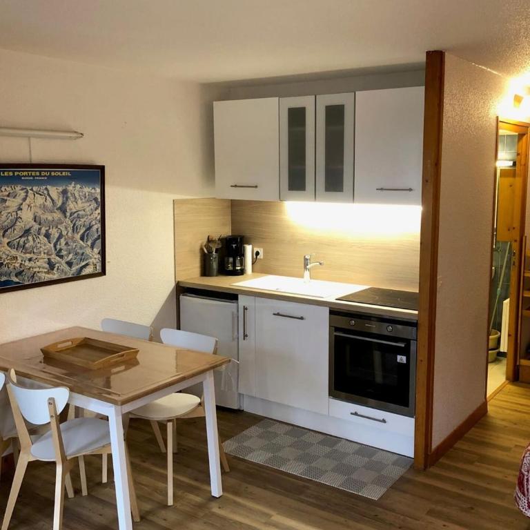 Studio 4 pers, balcon, proche centre Châtel - FR-1-676-47 - Studio - 1
