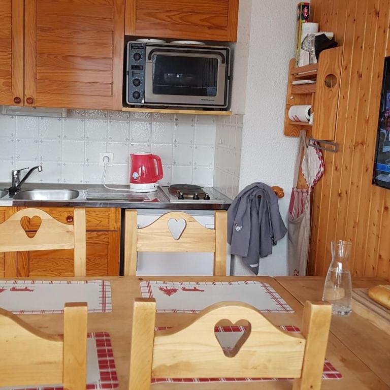Studio Châtel 4 pers., Balcon sud-ouest, Proche centre & remontées, Equipé cuisine & TV, Garage - FR-1-676-144 - Studio - 2