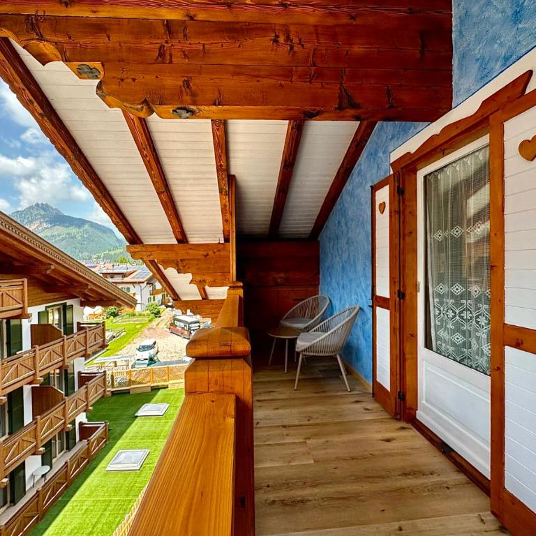 B&B Cèsa Planber Mountain View BIKE FRIENDLY - Camera Matrimoniale/Doppia con Letti Singoli con Vista Panoramica e Balcone - 3