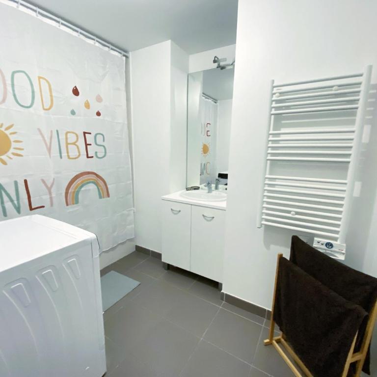 NEW JOLIETTE Comfortable Apartment well located with private parking - Appartement avec Balcon - 10