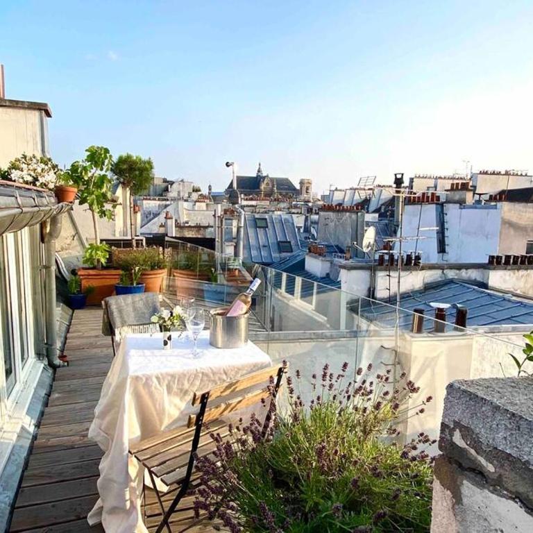 Penthouse with Terrasse and view on Eiffel tower - Three-Bedroom Apartment - 24
