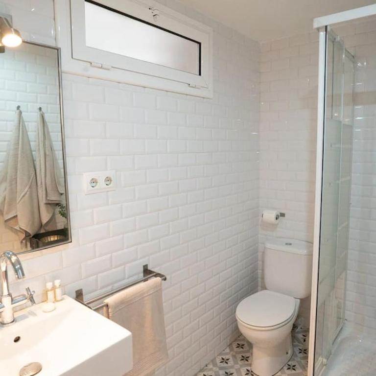Stunning Designer 2 Bed Apt in Glorious Gràcia - Two-Bedroom Apartment - 15