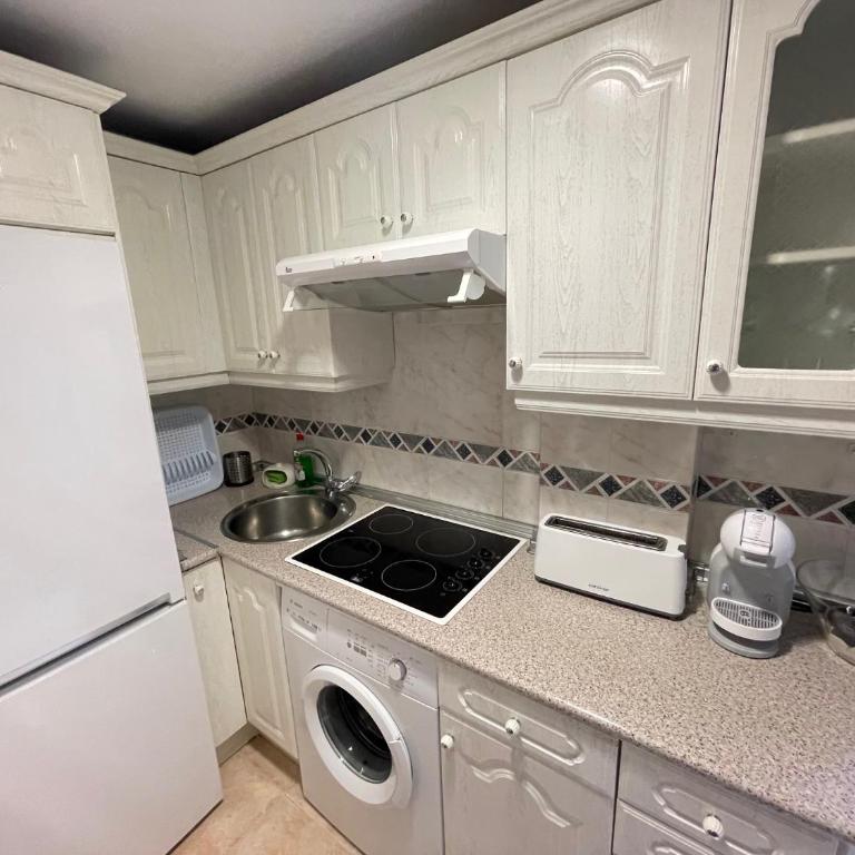 Apartamento Reyes de España / Free Parking & Wi Fi - Two-Bedroom Apartment - 13