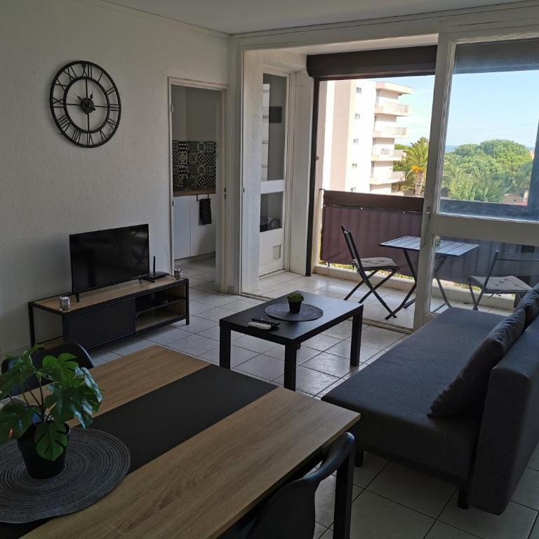 Appartement refait à neuf, climatisé avec vue mer et montagne, avec place de parking privative - Appartement 1 Chambre - 1